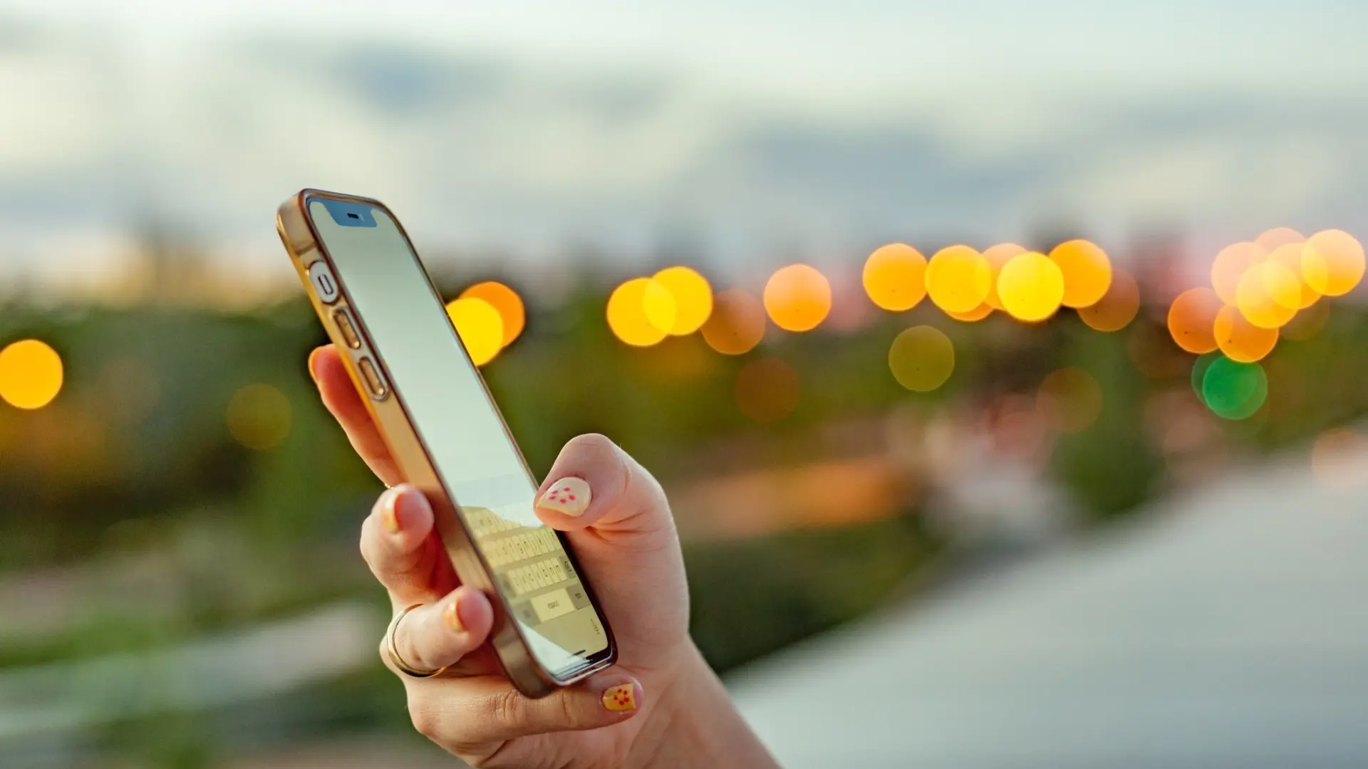 Qué significa que alguien siempre te responda los mensajes de Whatsapp al momento, según la psicología