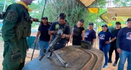 Chavismo envió a trabajadores de la Alcaldía de Caracas a manipular armas ante tensiones con EEUU
