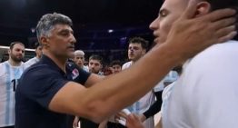 Tras la victoria de Argentina en el Mundial de voley se vivió un tenso momento con el técnico de Francia que generó confusión: qué pasó