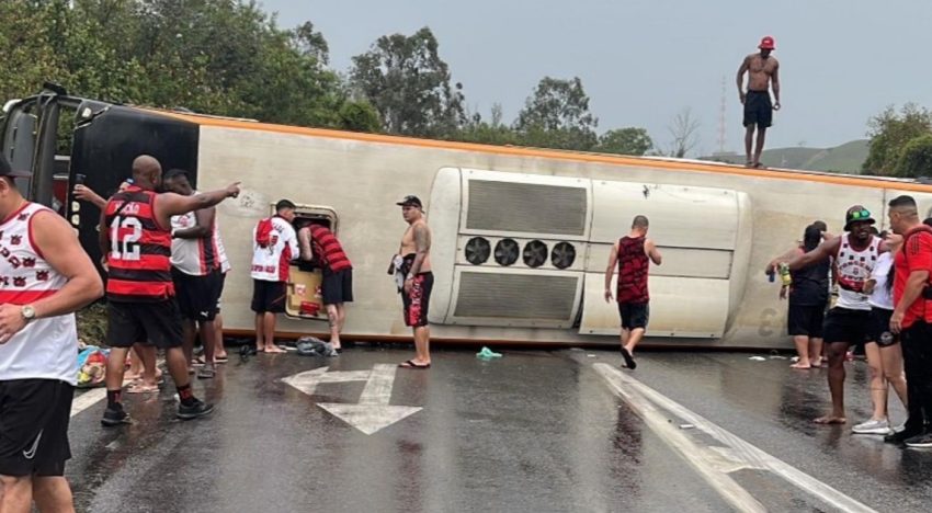 Cómo sigue la salud de los hinchas de Flamengo que viajaban al partido con Racing: qué provocó el el trompo del micro en plena autopista