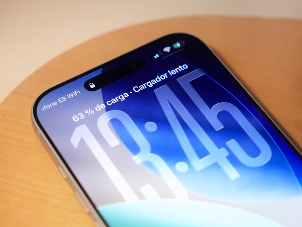 Apple sabe cuándo estás usando un cargador antiguo y te lo dice bien claro. Así puedes hacer que tu iPhone cargue tres veces más rápido