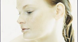 Elena Martínez, dermatóloga: «Una buena rutina para una piel reactiva debe llevar un buen limpiador que mantenga la grasa controlada y un contorno de ojos»
