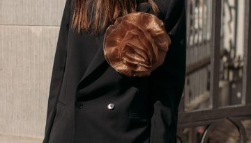 Eva Proudman, tricóloga: «Si te acuestas con el pelo mojado, al estar es su momento más delicado, el movimiento puede aumentar los enredos e incluso romperlo»