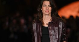 La masterclass para llevar el vaquero este otoño nos la han dado las invitadas al desfile de Chanel: del pantalón cigarette de Carlota Casiraghi a los jeans beige de Penélope