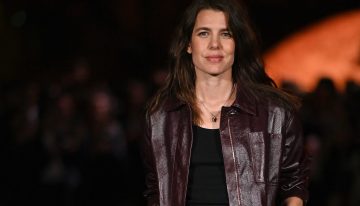La masterclass para llevar el vaquero este otoño nos la han dado las invitadas al desfile de Chanel: del pantalón cigarette de Carlota Casiraghi a los jeans beige de Penélope