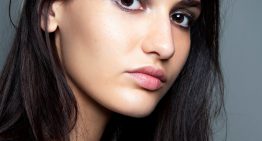 Lucía Moreno, maquilladora: «Cubrir todo el párpado con tonos oscuros hace que el ojo se vea más pequeño y caído»