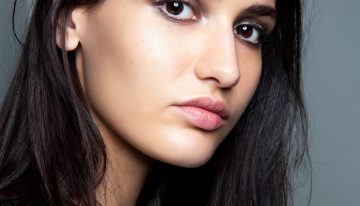 Lucía Moreno, maquilladora: «Cubrir todo el párpado con tonos oscuros hace que el ojo se vea más pequeño y caído»