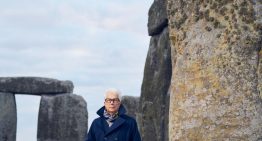 El escritor Ken Follett presenta su nuevo libro en España: «Es realista que una mujer fuera la líder en el neolítico»