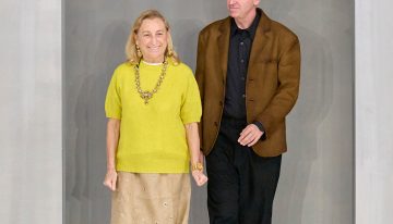 De JW Anderson en camiseta y vaqueros al vestido camisero de Miuccia Prada: cómo visten en realidad los que deciden cómo hay que vestirse