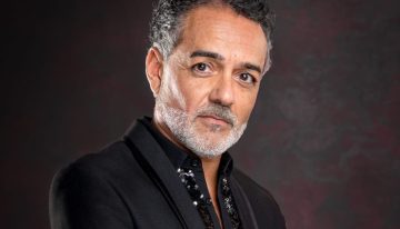 Carlos Bardullas, el peluquero gallego más premiado: «Los cortes de pelo como el bob clásico o el pixie siempre son tendencia debido a su versatilidad y su elegancia atemporal»