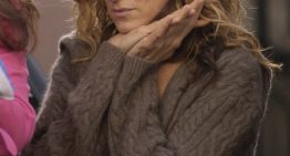 Tenemos muchas pruebas y cero dudas de que Carrie es la musa infalible del otoño: de su mejor look de invitada a las dos compras que debes hacer