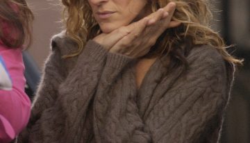 Tenemos muchas pruebas y cero dudas de que Carrie es la musa infalible del otoño: de su mejor look de invitada a las dos compras que debes hacer