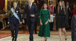 La Familia Real en pleno recibe a los representantes de la sociedad española y celebra la Fiesta Nacional en la recepción del Palacio Real