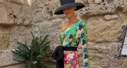 La invitada más elegante del fin de semana es una andaluza que tiene el vestido más especial y la pamela Audrey que vuelve sofisticado cualquier look