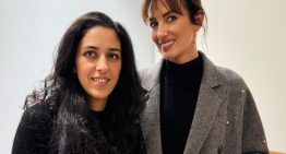Sabrina Eleonore, diseñadora de cejas: «Peinar las cejas hacia arriba con un gel fijador ofrece un efecto lifting inmediato»