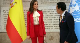 La reina Letizia llega a Roma y apuesta por la blusa que adoran las mujeres poderosas