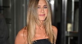 Jennifer Aniston (56 años): «Cuando me despierto, tomo agua tibia con limón y luego me preparo huevos con pan y aguacate espolvoreados con aceite de oliva, sal y pimienta»