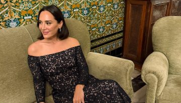 Tamara Falcó, al más puro estilo Isabel Preysler, es la invitada de boda más elegante con este precioso (y ajustadísimo) vestido de rebajas