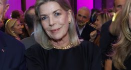 Carolina de Mónaco tiene el vestido de un diseñador belga que las editoras de moda adoramos porque favorece a cualquier edad Carolina de Mónaco tiene el vestido de un diseñador belga que las editoras de moda adoramos porque favorece a cualquier edad