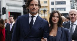 No sabemos si la invitada más cool a los Princesa de Asturias ha sido Esther Alcocer Koplowitz con un sastre blanco o Sandra Gago con el color más elegante No sabemos si la invitada más cool a los Princesa de Asturias ha sido Esther Alcocer Koplowitz con un sastre blanco o Sandra Gago con el color más elegante
