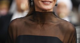 La reina Letizia con uno de sus vestidos más elegantes hasta la fecha en los Premios Princesa de Asturias: transparencias y largo midi La reina Letizia con uno de sus vestidos más elegantes hasta la fecha en los Premios Princesa de Asturias: transparencias y largo midi