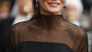 La reina Letizia con uno de sus vestidos más elegantes hasta la fecha en los Premios Princesa de Asturias: transparencias y largo midi La reina Letizia con uno de sus vestidos más elegantes hasta la fecha en los Premios Princesa de Asturias: transparencias y largo midi