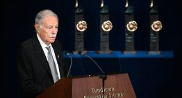 Eduardo Mendoza, nuestro proveedor de felicidad favorito Eduardo Mendoza, nuestro proveedor de felicidad favorito