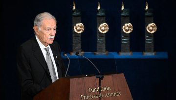 Eduardo Mendoza, nuestro proveedor de felicidad favorito