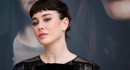 Roberto Siguero, maquillador: «Uno de los errores más comunes al aplicar la máscara de pestañas es olvidarnos de la raíz, ya que es donde se consigue el volumen» Roberto Siguero, maquillador: «Uno de los errores más comunes al aplicar la máscara de pestañas es olvidarnos de la raíz, ya que es donde se consigue el volumen»