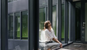 Carolina López-Tejero, entrenadora y creadora de Swan by Carolina: «Hacer 5 sentadillas al enviar un email es una micro-rutina que, bien hecha, logra un cambio real y duradero»