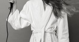 Gabriel Llano, peluquero: «Uno de los errores más comunes es no retirar bien la humedad antes de usar el secador. Cuando el pelo está empapado, el calor se vuelve más agresivo» Gabriel Llano, peluquero: «Uno de los errores más comunes es no retirar bien la humedad antes de usar el secador. Cuando el pelo está empapado, el calor se vuelve más agresivo»