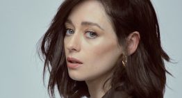 Elena Rivera (33 años): «Para mi pelo me encanta aplicar un aceite para manejarlo, peinarlo con los dedos y aportarle brillo» Elena Rivera (33 años): «Para mi pelo me encanta aplicar un aceite para manejarlo, peinarlo con los dedos y aportarle brillo»