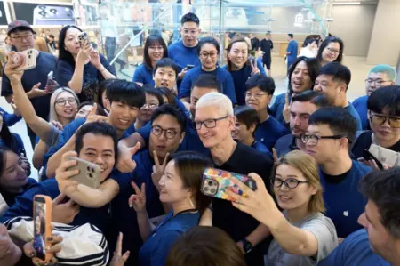 Tim Cook China
