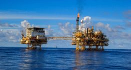 Precio del petróleo sube con fuerza tras las sanciones a petroleras rusas