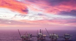 Precios del petróleo abren v pero se encaminan a una pérdida semanal de 8%