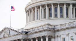 Senado de EU aprueba resolución contra los aranceles de Canadá