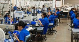 En la industria maquiladora de exportación priva un ambiente de incertidumbre generado por factores internos y externos En la industria maquiladora de exportación priva un ambiente de incertidumbre generado por factores internos y externos
