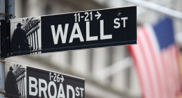 Wall Street opera con pérdidas en mercado atento a comentarios desde la Fed