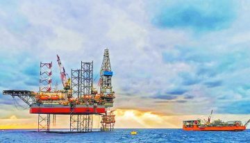 Petróleo se encamina a pérdida semanal de casi 3% por incertidumbre sobre oferta mundial