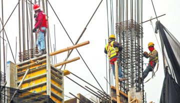 Falta de obras en petróleo y transporte provoca caída de 2.9% en producción de constructoras en agosto