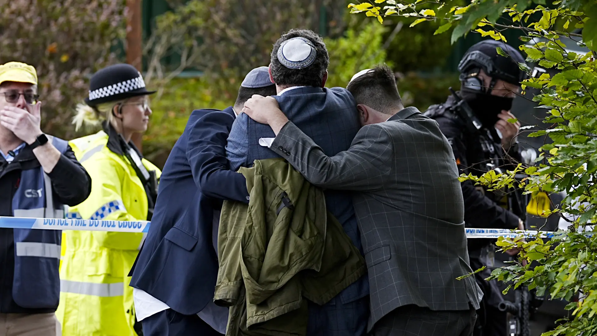 El rabino convertido en «héroe» en el ataque terrorista en Manchester: así impidió la entrada del agresor en la sinagoga