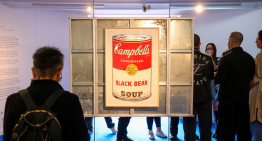 Las instantáneas de Andy Warhol toman Casa del Lago