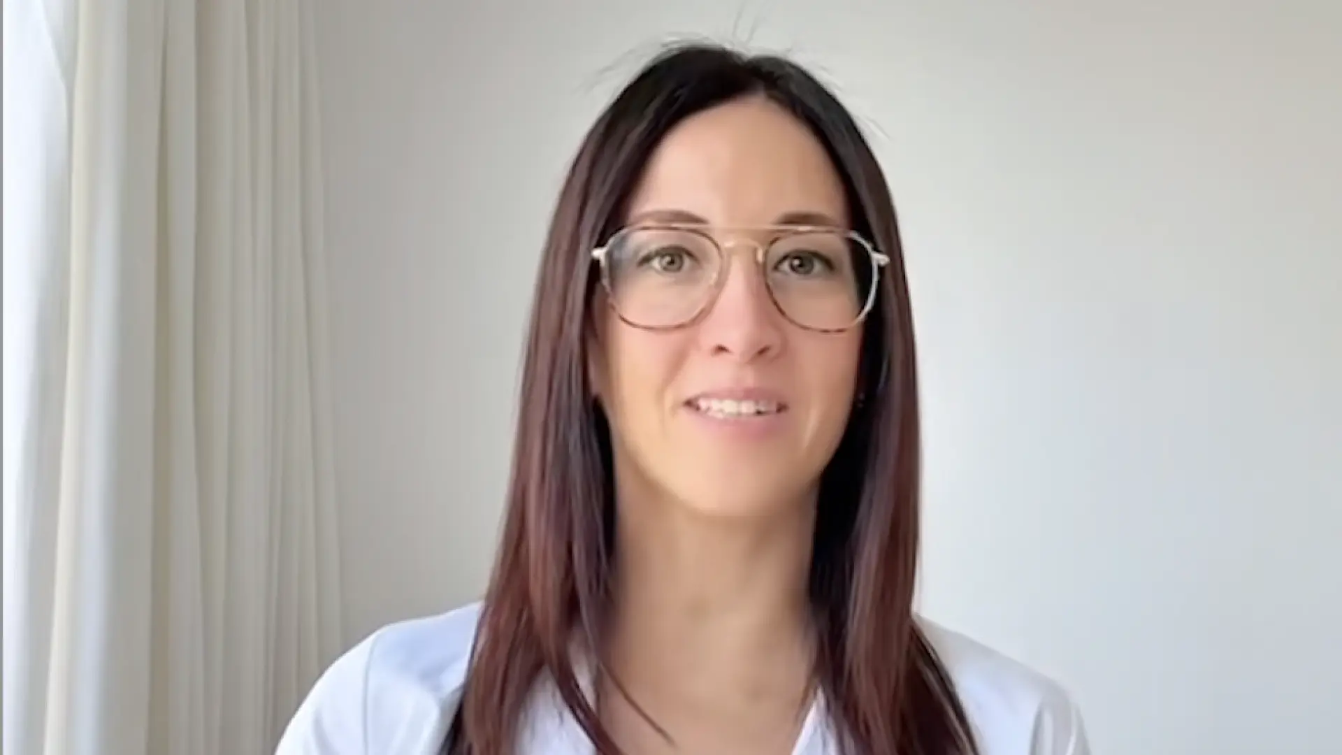 Reme Navarro, nutricionista: «Dormir del lado izquierdo favorece la liberación de la acidez estomacal y mejora la circulación»