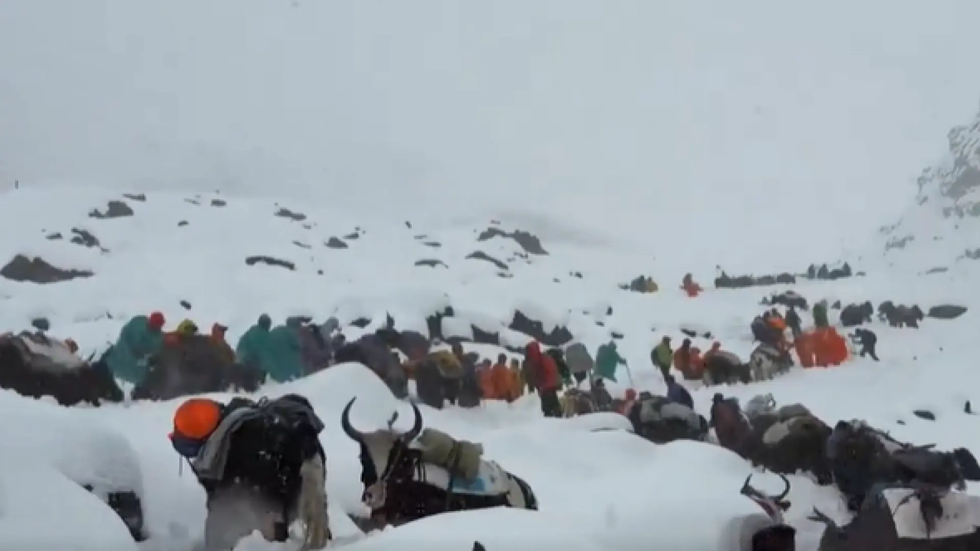 Los senderistas del Everest relatan los minutos de terror tras la violenta tormenta de nieve: «Tuve miedo de ser enterrado vivo»