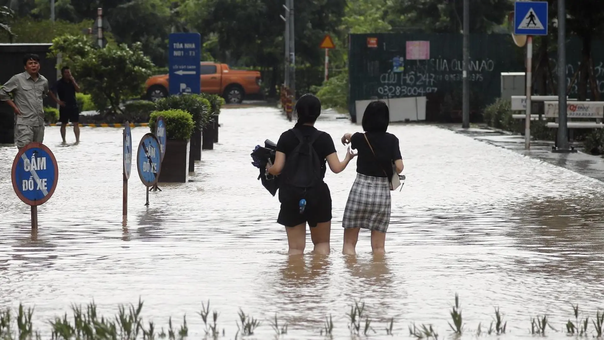 Al menos diez muertos en Vietnam por las inundaciones causadas por el tifón Matmo