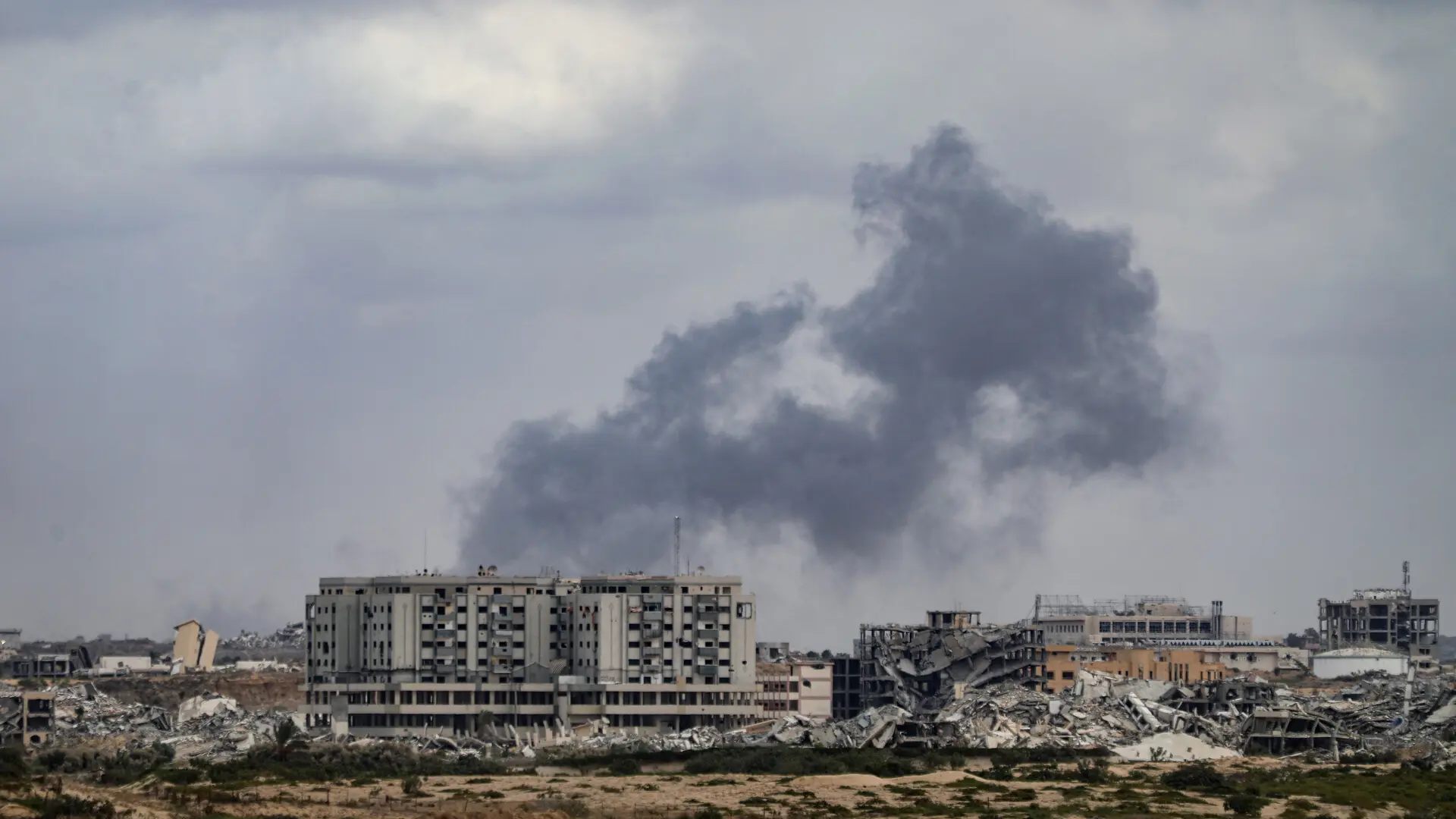 Última hora de la guerra en Gaza, en directo | Israel sigue bombardeando la Franja horas antes de que entre en vigor el alto el fuego