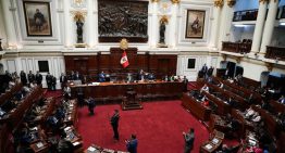 Perú destituye a Dina Boluarte y juramenta a líder del congreso como nuevo presidente