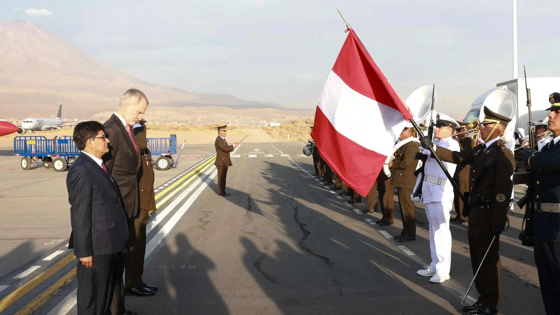 Felipe VI insta a la concordia en Perú: «La lengua ha de servir para buscar la paz»