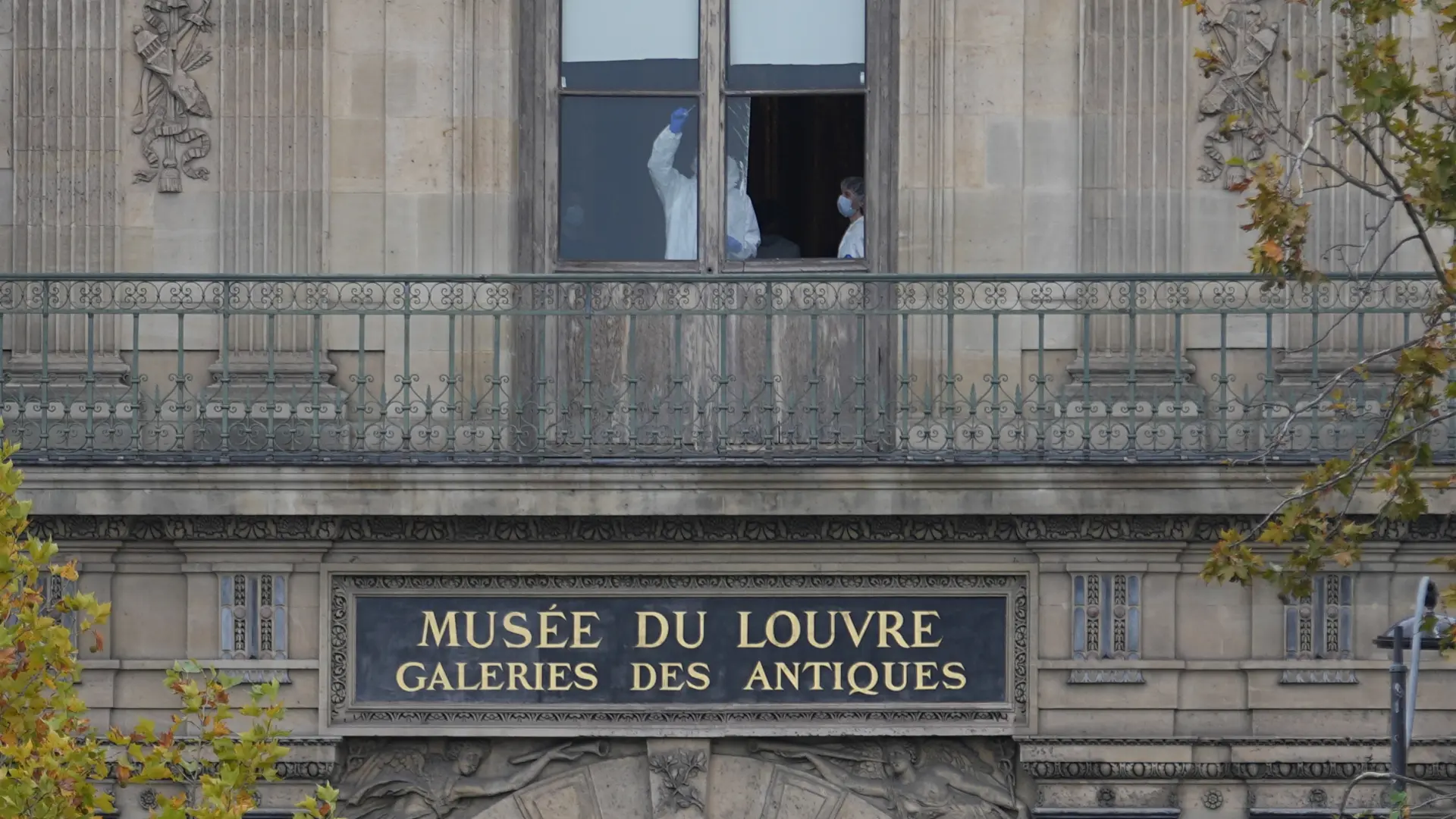 Trasladan parte de la colección de joyas del Louvre al Banco de Francia cinco días después del robo Trasladan parte de la colección de joyas del Louvre al Banco de Francia cinco días después del robo