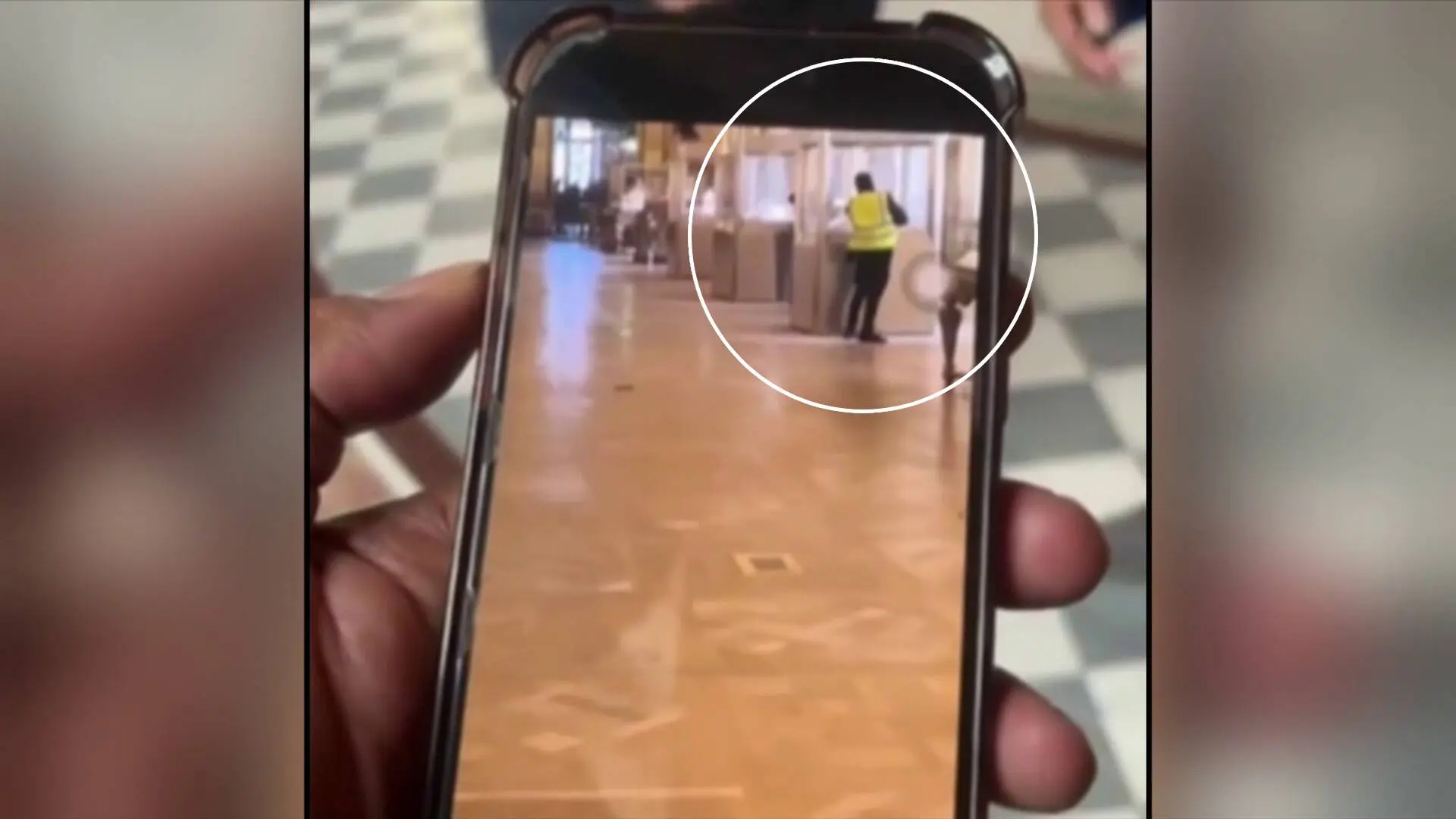 Robo en el Louvre: los sospechosos «admiten parcialmente su participación», pero descartan que alguien del museo les ayudara Robo en el Louvre: los sospechosos «admiten parcialmente su participación», pero descartan que alguien del museo les ayudara